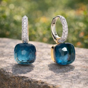 Pendientes de topacio azul Londres y circonita en oro macizo de 14 quilates. Pendientes colgantes de topacio azul con corte cojín. Joyas minimalistas con piedras preciosas. Un regalo ideal.