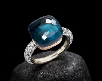 Anello Pomellato in stile London Blue Topaz in oro bianco 14 carati, anello con topazio blu taglio cuscino e zircone, regalo di alta gioielleria fatto a mano per lei