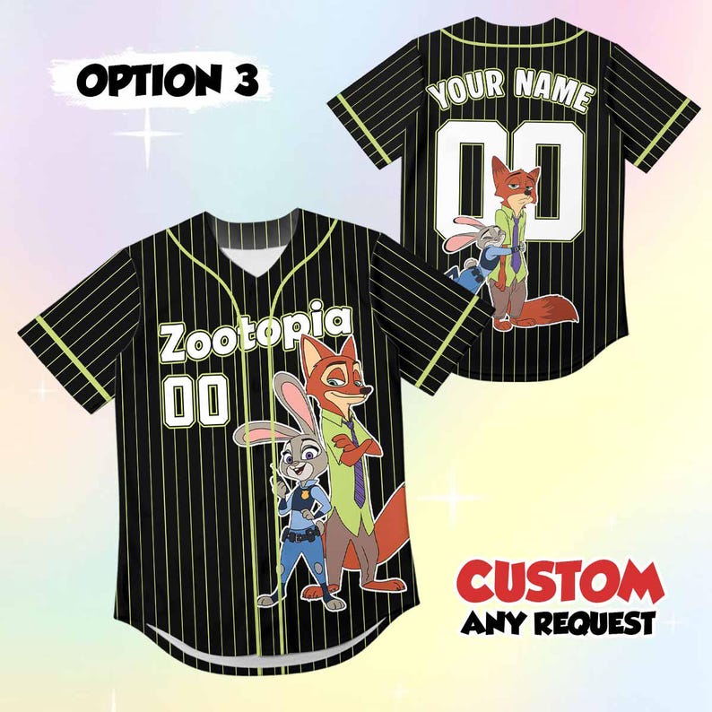 Peut inclure: Maillot de baseball noir &agrave; rayures blanches et liser&eacute;s verts. Le devant affiche "Zootopia" et le num&eacute;ro "00" avec des personnages de dessins anim&eacute;s. Le dos porte "YOUR NAME" et le num&eacute;ro "00". Le texte "CUSTOM ANY REQUEST" est en bas.