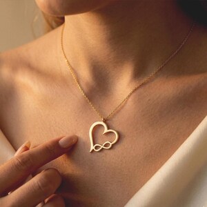 Gepersonaliseerd 14K gouden hart-oneindigheidsketting, minimalistische liefdeshanger, sieraden in laagjes