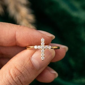 Anel de Cruz em Ouro 14K com Diamantes, Anéis em Ouro Amarelo, Branco e Rosé, Joia Delicada com Cruz, Conjunto de Anéis Minimalista com Cruz, Presente Exclusivo para Ela