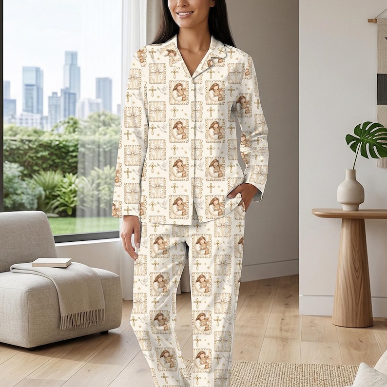 Christian Pajamas for Women, Easter Bunny Pajama Set, Jesus Hugging Lamb Sleepwear, Religious Gift for Her, Cute Faith Based Lounge Set zdjęcie 3