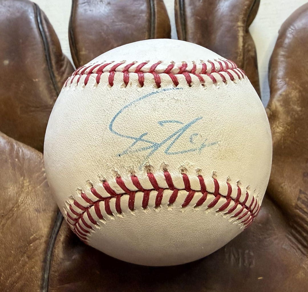 Pelota oficial de béisbol de las Grandes Ligas autografiada por Yu ...