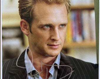 Fotografía brillante de 8x10 autografiada por Josh Lucas, con certificado de autenticidad incluido.
