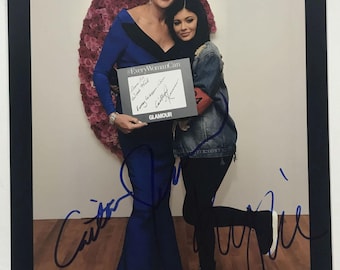 Foto brilhante autografada de Caitlyn Jenner e Kylie Jenner, tamanho 8x10, com certificado de autenticidade incluso.