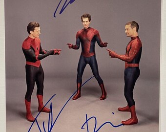 フィービー・ケイツ＆ザック・ギャリガンのサイン入りグレムリン光沢