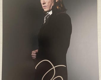 Fotografía brillante de 8x10 autografiada por Domhnall Gleeson, con certificado de autenticidad incluido.