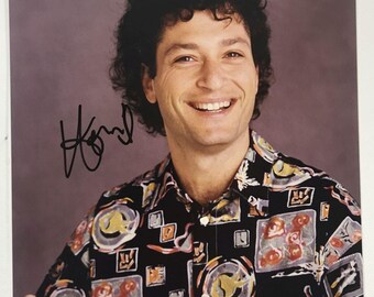 Foto autografada de Howie Mandel em papel brilhante, tamanho 8x10, com certificado de autenticidade incluso.