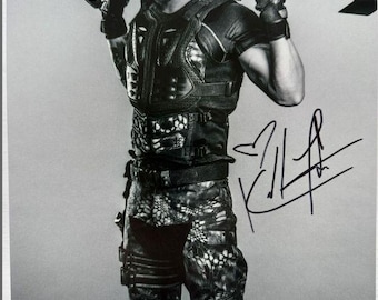 Kellan Lutz autografió una foto brillante de 8x10 de Los Mercenarios 3, con certificado de autenticidad incluido.