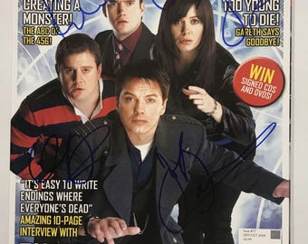 Revista "Torchwood" completa, firmada y autografiada por el elenco de Torchwood, con certificado de autenticidad incluido.