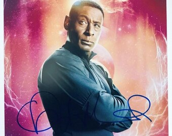 Foto brilhante 8x10 autografada por David Harewood de "Supergirl", com certificado de autenticidade incluso.