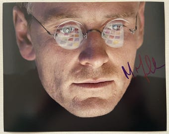 Fotografía brillante de 8x10 pulgadas autografiada por Michael Fassbender como "Steve Jobs", con certificado de autenticidad incluido.