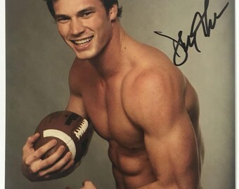 Derek Theler autografou foto brilhante 8x10, COA incluído