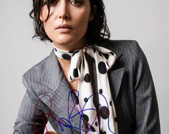 Foto brilhante autografada de Moon Bloodgood, 20x25 cm (8x10 polegadas), com certificado de autenticidade incluso.