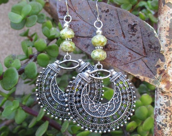 Große antike Silber ethnischen filigranen Hoop und tschechischen Perlen Ohrringe - Boho Filigree Hoop baumeln Ohrringe - Hippie Ohrringe - Boho Ohrringe