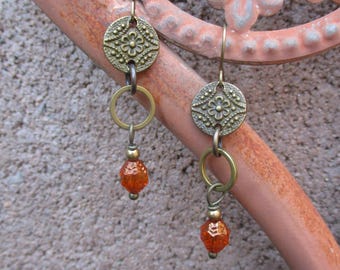 Mandala- och creolörhängen med orange fasetterade tjeckiska pärlor - Boho örhängen - Hippieörhängen - Boho Creolörhängen - Mandalaörhängen