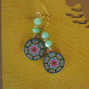Kolorowe kolczyki boho mandala - kolczyki kwiatowe mandala - kolczyki mandala - kolczyki z zawieszką mandala - zielone kolczyki z zawieszką mandala