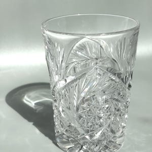 Vintage handgeschliffenes Kristall-Whiskyglas, schwerer DOF-Becher, Sternenmuster