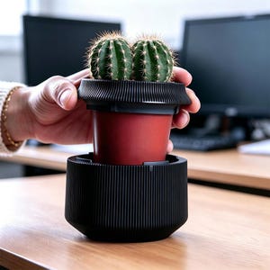 Modern Self-Watering Plant Pot | 3D printed bottom-watering planter, low-maintenance, stylish, perfect for houseplants.