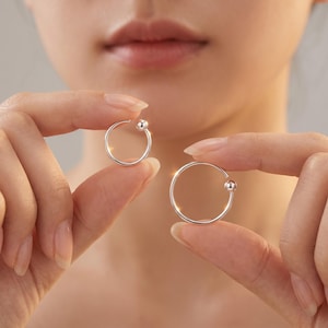 S999 sterlingsilver med kulformade örhängen, små Sleeper-örhängen, minimalistiska broskringar, STORLEK: Ca 4 mm, 6 mm, 8 mm, 10 mm och 12 mm.