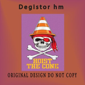 Puede incluir: Dise&ntilde;o gr&aacute;fico con una calavera que lleva un sombrero de cono de tr&aacute;fico y un parche rojo en el ojo, con huesos cruzados debajo. El texto "HOIST THE CONE" est&aacute; debajo de la calavera, con el texto "ORIGINAL DESIGN DO NOT COPY" en la parte inferior.