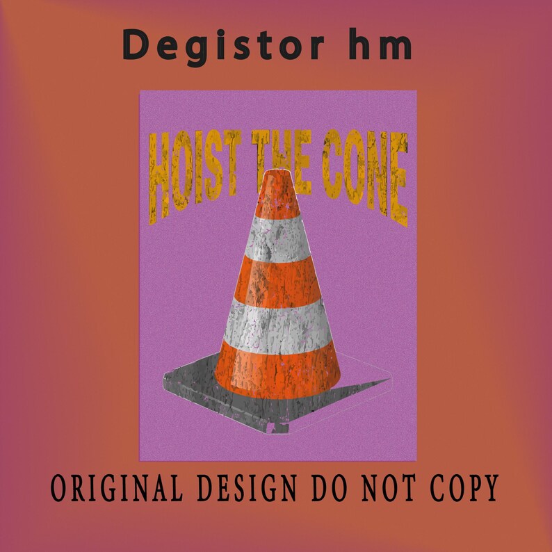 Puede incluir: Imagen digital de un cono de tr&aacute;fico con rayas naranjas y blancas, sobre un fondo morado. Las palabras "HOIST THE CONE" est&aacute;n en amarillo encima del cono. El texto "ORIGINAL DESIGN DO NOT COPY" est&aacute; en la parte inferior.