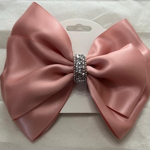 A triple loops, single bow.