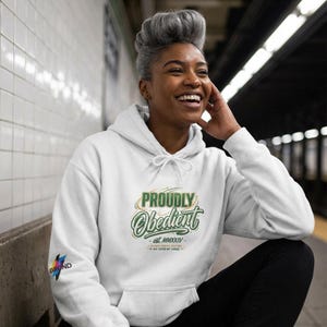 Felpa con Cappuccio Proudly Obedient | Felpa Unisex Streetwear | Hoodie Grafico Statement