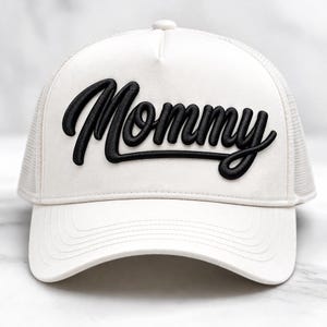 Design de boné puff 3D para mamãe | Mockup branco | Pes Dst Exp Jef Vp3 Hus