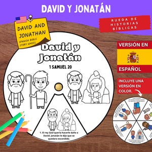 Puede incluir: Una rueda de historias bíblicas en español, titulada "David y Jonatán". Presenta ilustraciones en blanco y negro y texto en español. Incluye una versión en color. Hay lápices de colores en primer plano.