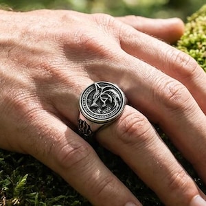 Witcher Wolf Ring Gaming Fan Gåva Geralt av Rivia Medaljong Rostfritt Stål Signetring Herr Fantasy Smycken Geek Gamer Tillbehör