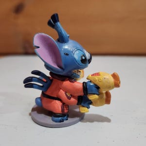 HASBRO DISNEY Lilo & Stitch 2,5 "PVC Figur Stitch Wasserpistolen 2001 Y2K Vintage Bild 4
