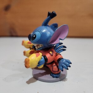 HASBRO DISNEY Lilo & Stitch 2,5 "PVC Figur Stitch Wasserpistolen 2001 Y2K Vintage Bild 2