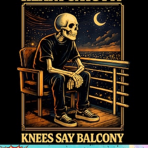 Puede incluir: Impresión de arte digital que muestra un esqueleto sentado en un balcón, mirando un cielo nocturno con una luna creciente. El texto dice "HEART SAYS PIT" y "KNEES SAY BALCONY".