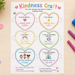 Puede incluir: Una hoja de actividades de papel blanco titulada Kindness Craft que presenta seis contornos de corazones coloridos con líneas discontinuas para recortar. Cada corazón contiene indicaciones como I can be kind by con espacio para texto.