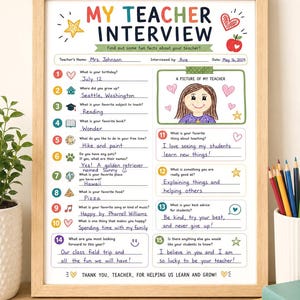 Può includere: Un foglio di lavoro My Teacher Interview incorniciato con grafica e testo colorati. Il modulo include quindici domande numerate su un insegnante, compilate con risposte scritte a mano, un ritratto disegnato a mano e il titolo My Teacher Interview.