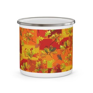 Puede incluir: Un juego de tres tazas de cerámica con un acabado moteado y mate. Las tazas son en tonos crema, gris claro y gris oscuro. Cada taza tiene un diseño simple y minimalista, ideal para café o té.