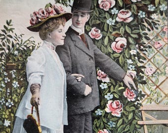 Serie teocromo 1092 de principios del siglo XX: Pareja romántica en un arco de rosas; matasellos de 1908.