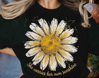 Camiseta "Ella lleva su propio rayo de sol", camiseta vintage con estampado floral de margaritas, camiseta con frases inspiradoras para mujer, regalo motivacional para la salud mental.