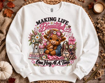 Hochlandrind-Mama PNG, Das Leben schöner machen PNG, Eine Umarmung nach der anderen PNG, Mama-Kuh PNG, T-Shirt-Design für Mama, Kuh-Mama PNG, Sublimation