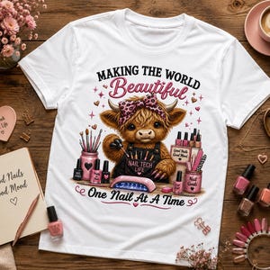 Highland Cow Nail Tech Sweatshirt, Nageltekniker Gåva, Söt Ko Skönhetssalong Crewneck, Nagelartist Sweatshirt, Rosa Ko-Tröja