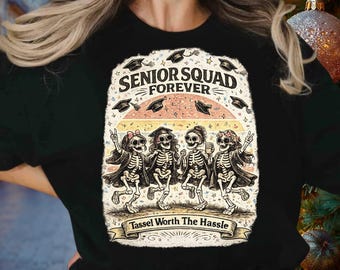 Escuadrón Senior Forever Amigas Esqueleto PNG, Diseño Divertido de Sublimación de Graduación, Escuadrón Retro Vintage de Chicas Esqueleto, Camiseta de Graduación 2027 PNG