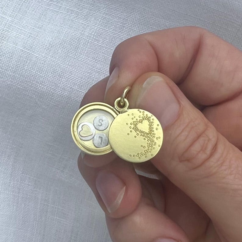 medaglione a cuore galleggiante da personalizzare in oro giallo 18 carati immagine 6