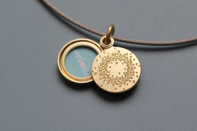 small golden locket for one picture with 1000 dots design image 3