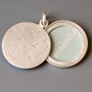 Médaillon photo romantique en argent sterling avec motif étoiles