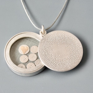 grande medalhão de vidro personalizado com design de 1000 pontos