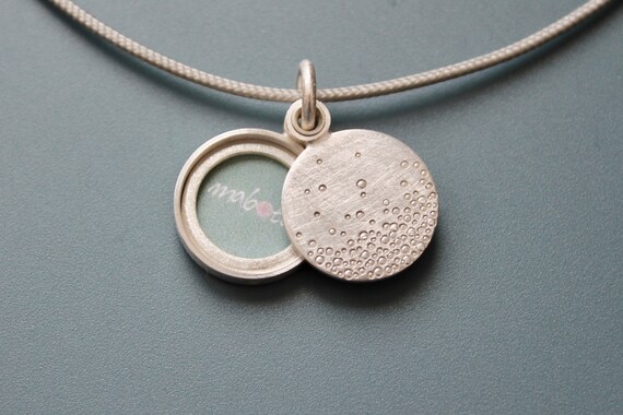 Modern locket design online