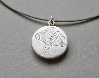 schlichtes Fotomedaillon Sterling Silber mit Gingkoblatt