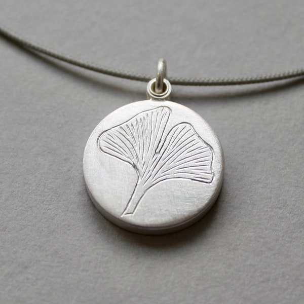 schlichtes Fotomedaillon Sterling Silber mit Gingkoblatt