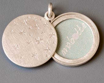 Medallón de plata de ley para dos fotografías con estrellas